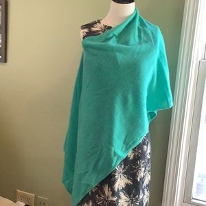 Claudia Nicole Cashmere Poncho, cashmere, never worn. Smoke and pet free